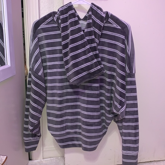 American Eagle Outfitters Cropped Sweatshirt - Picture 2 of 3